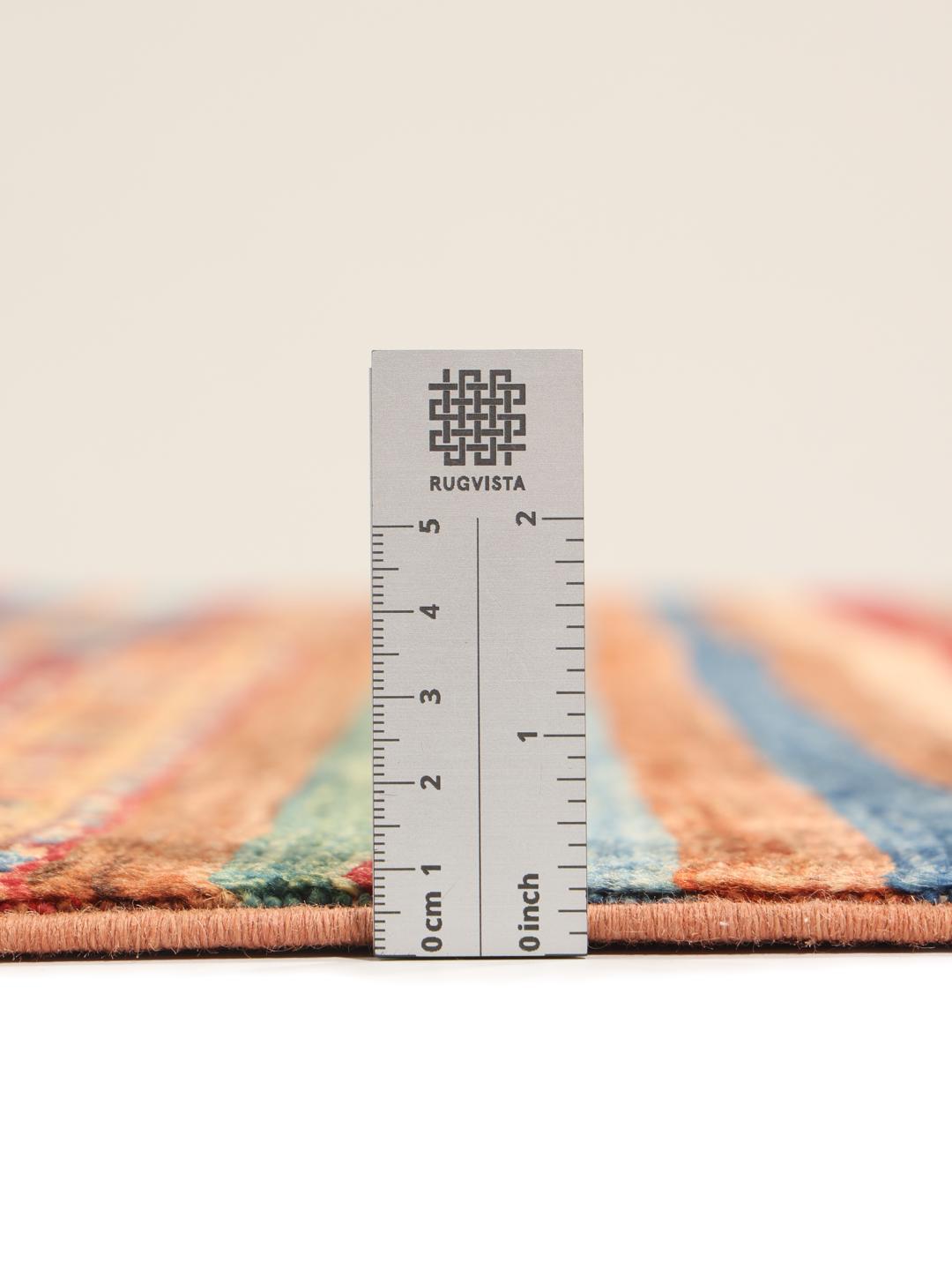 Handgeknüpfter Teppich aus Afghanistan mit lebendigen Streifen und geometrischen Mustern in Mehrfarbig