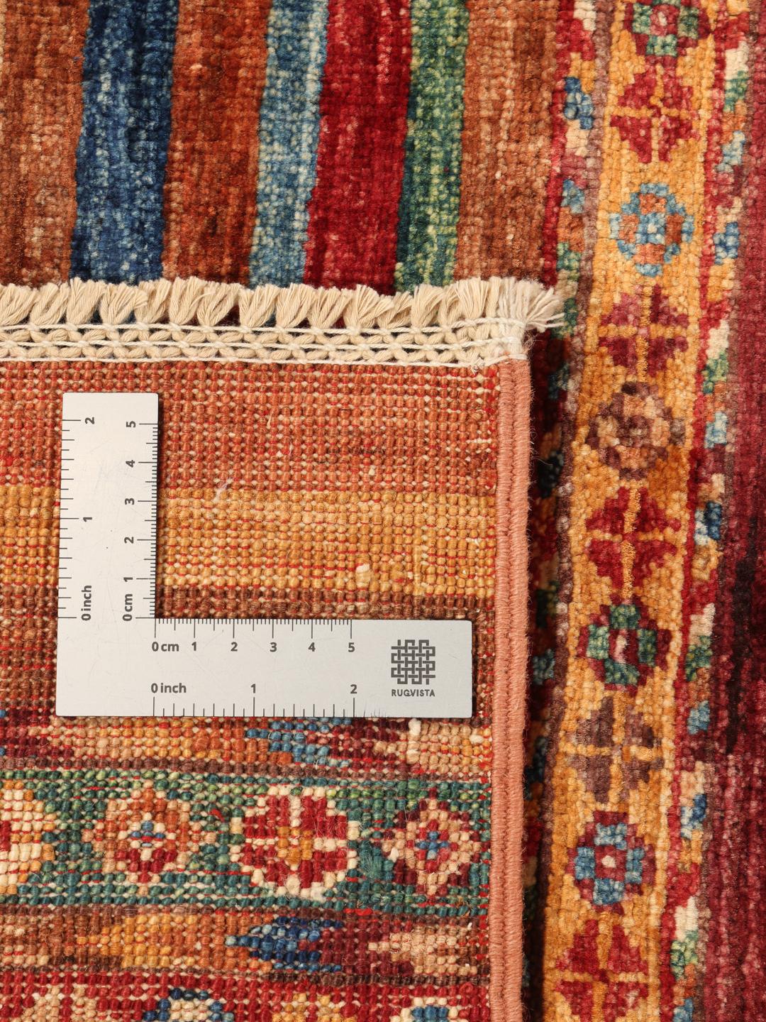 Handgeknüpfter Teppich aus Afghanistan mit lebendigen Streifen und geometrischen Mustern in Mehrfarbig