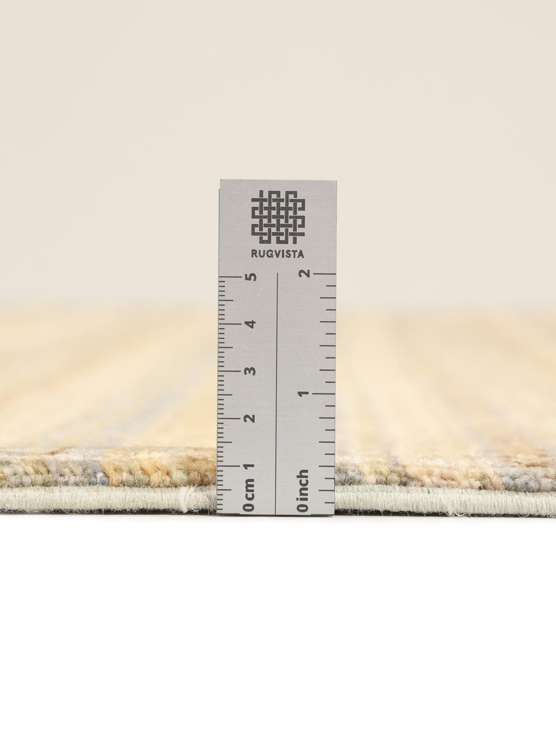 Covor afgan înnodat manual cu modele geometrice în tonuri de maro și gri