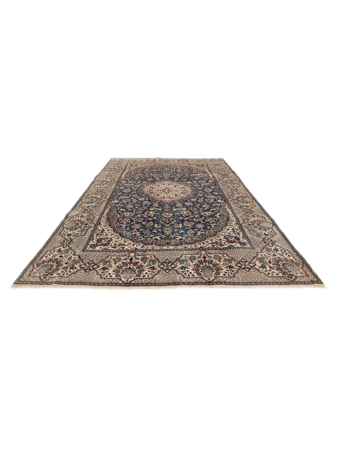 Hand-knotted Nain Fine 9La rug with a central medallion and floral motifs in blue and cream