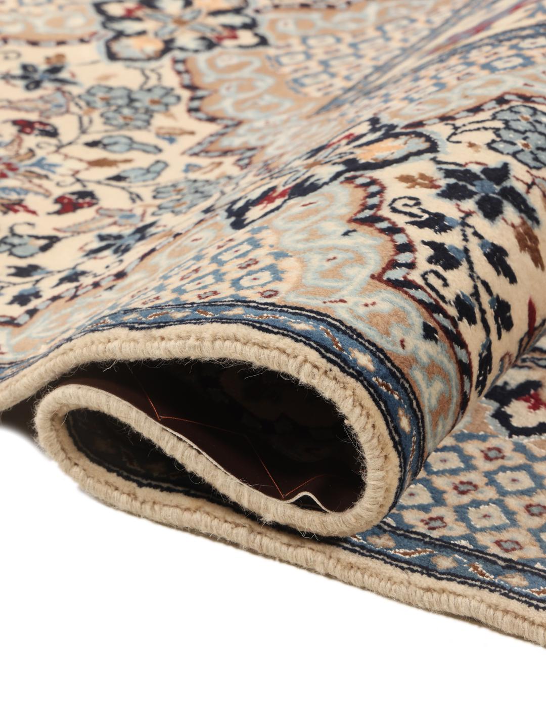 Hand-knotted Nain Fine 9La rug with a central medallion and floral motifs in blue and cream