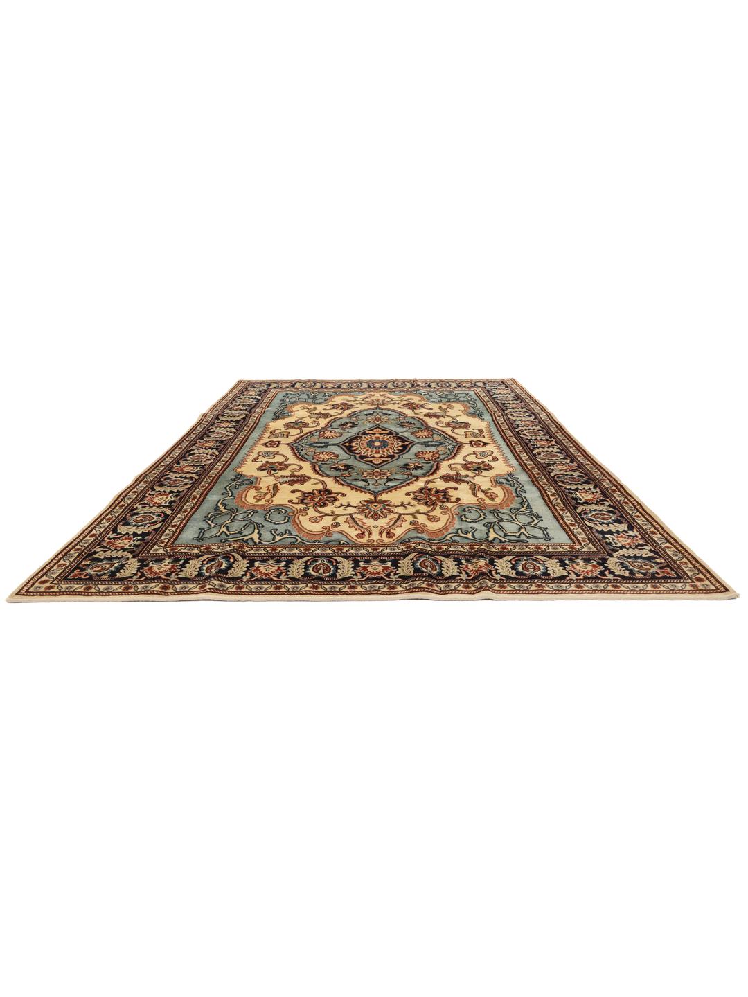 Handgeknoopt wollen tapijt uit het Midden-Oosten met een blauw en crèmekleurig medaillondesign