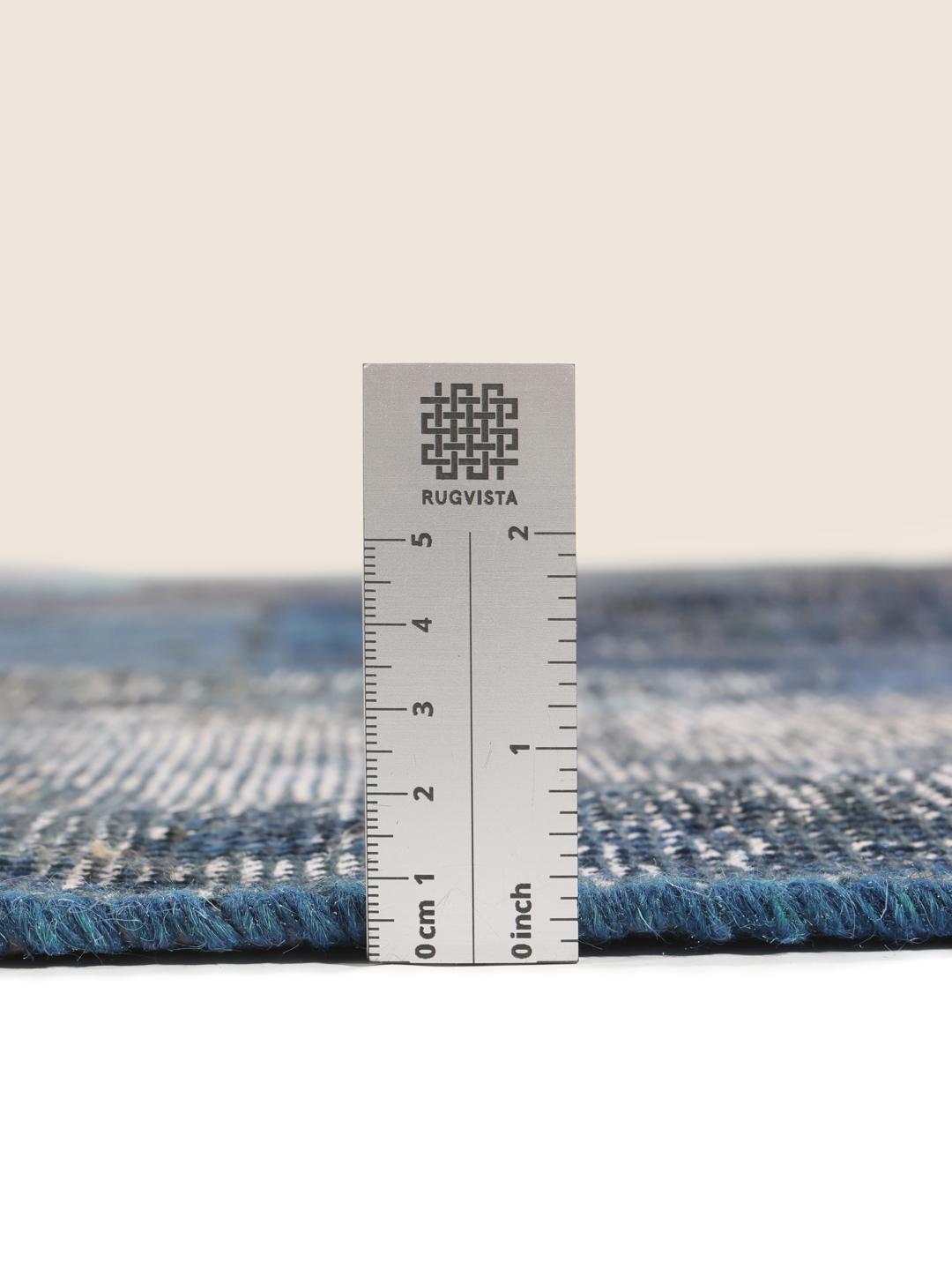 Vierkant handgemaakt patchwork vloerkleed in blauwtinten met ingewikkelde patronen
