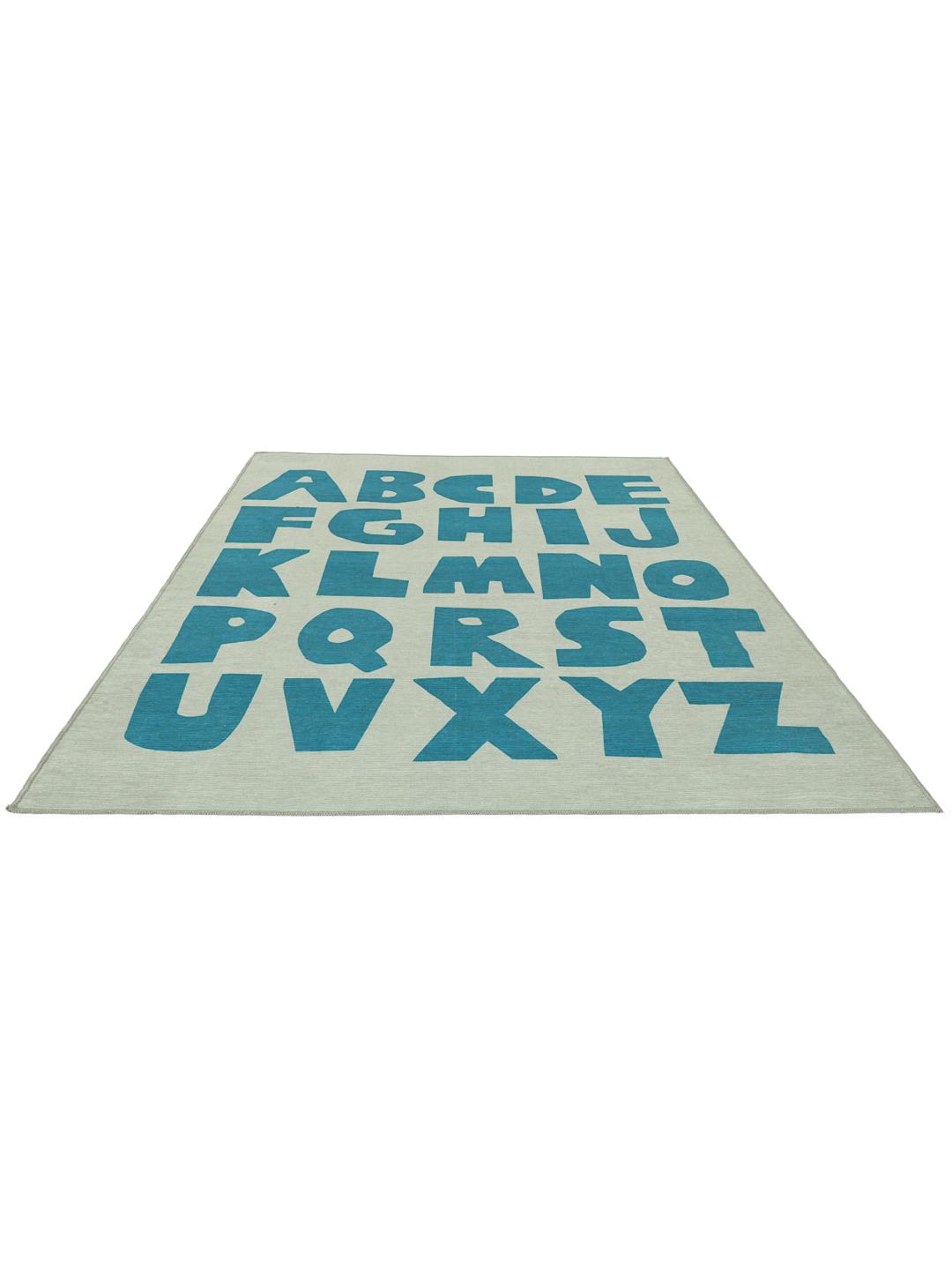 Lichtgroen vloerkleed met bedrukte alfabetletters