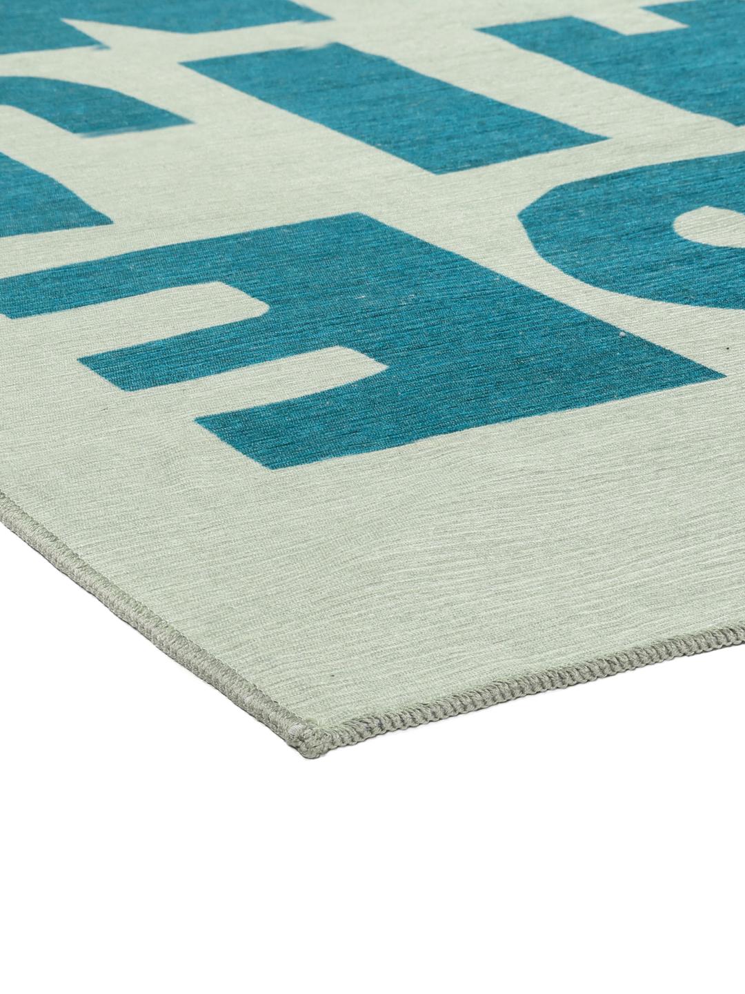 Lichtgroen vloerkleed met bedrukte alfabetletters