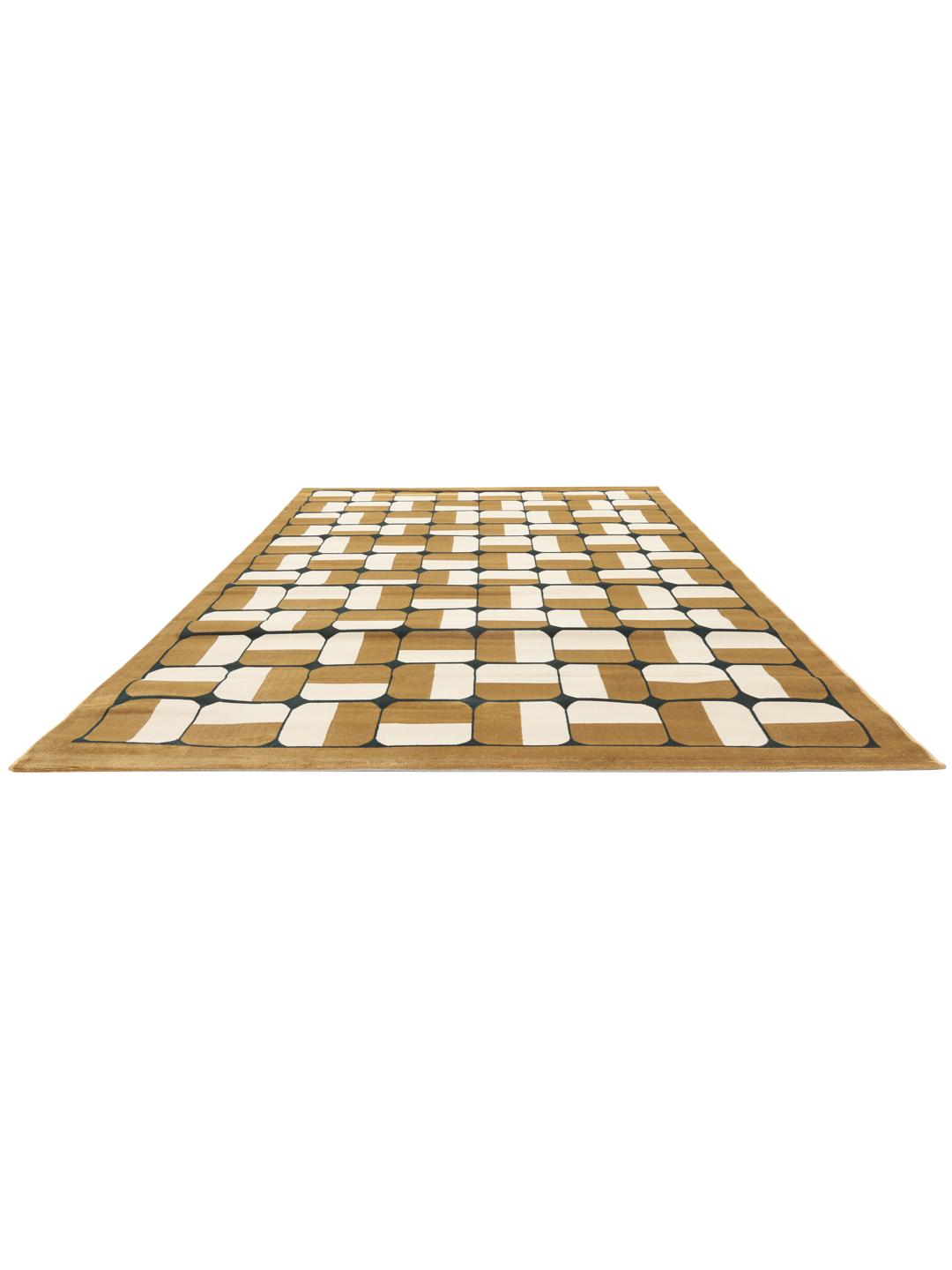 Mosterdgeel tapijt met een herhalend geometrisch patroon