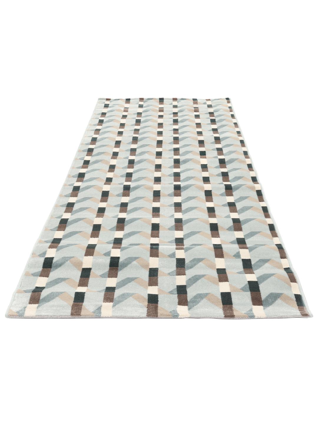 Lichtblauwe loper met geometrisch patroon