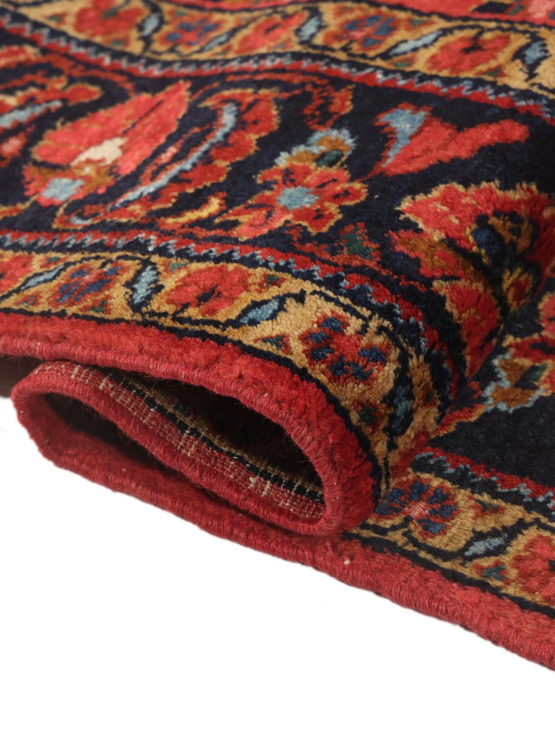 Handgeknoopt Lillian-tapijt met een rood veld en traditionele bloemmotieven uit het Midden-Oosten