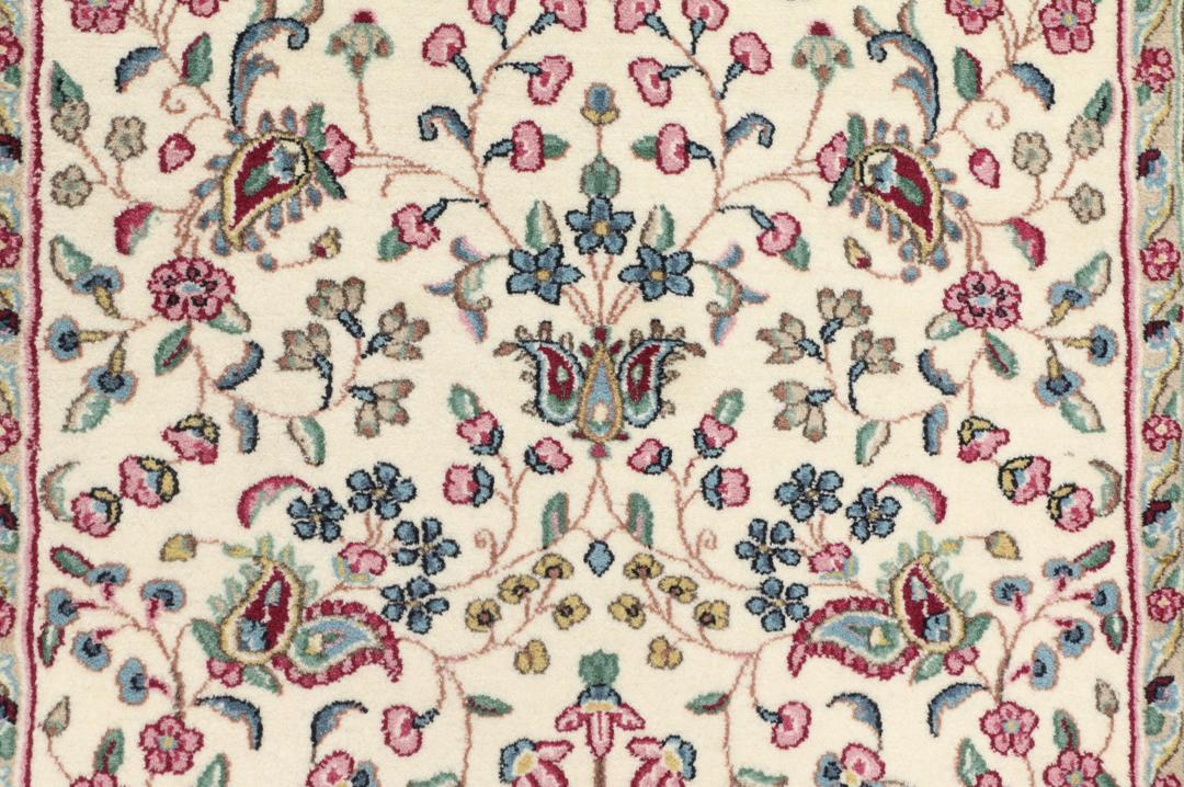 Tapis Kerman noué à la main du Moyen-Orient avec un motif floral en beige et bleu