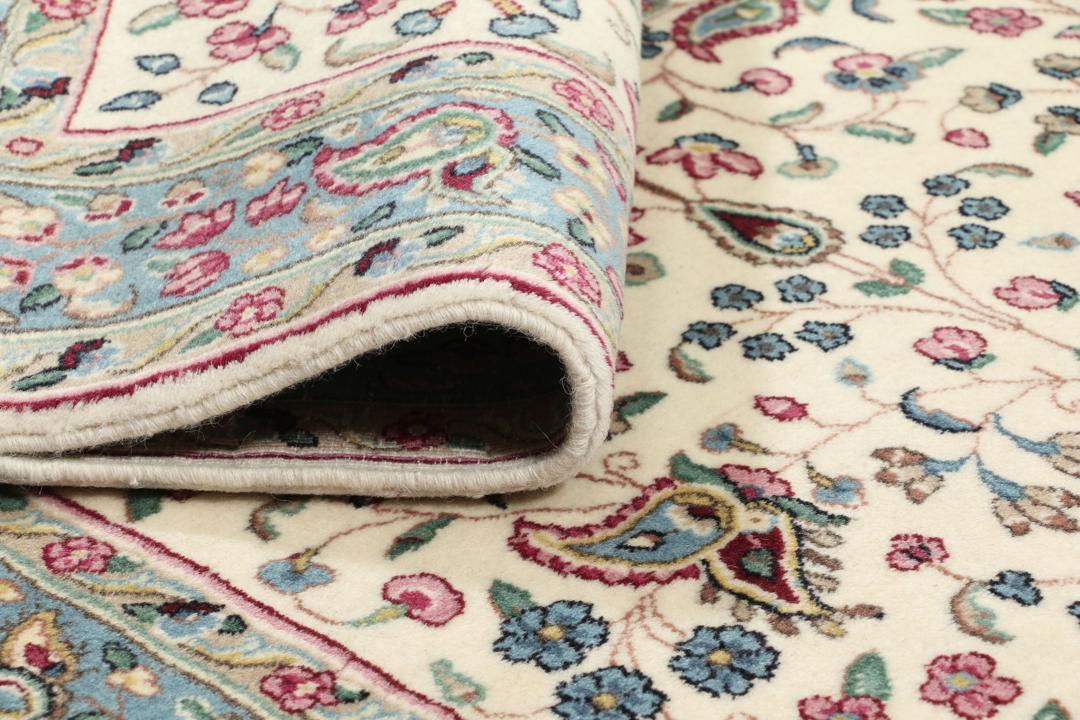 Tapis Kerman noué à la main du Moyen-Orient avec un motif floral en beige et bleu