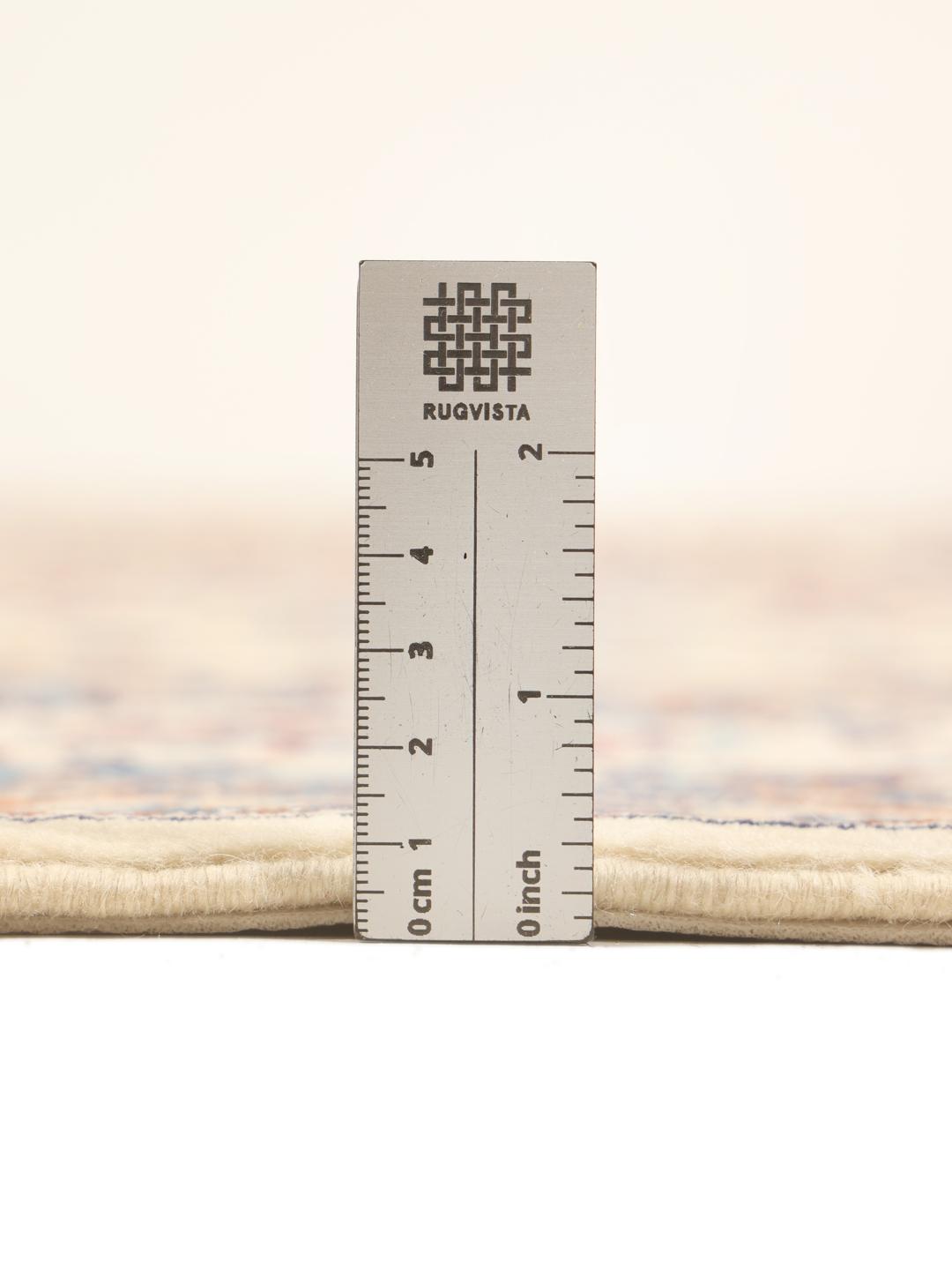 Handgeknoopt Nain Fine 9La tapijt uit het Midden-Oosten met een beige veld en bloemmotieven