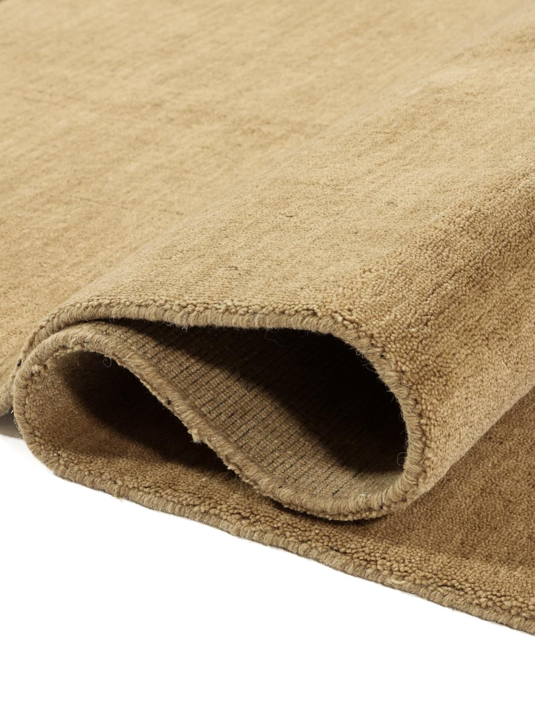 Beige käytävämatto lyhyillä hapsuilla