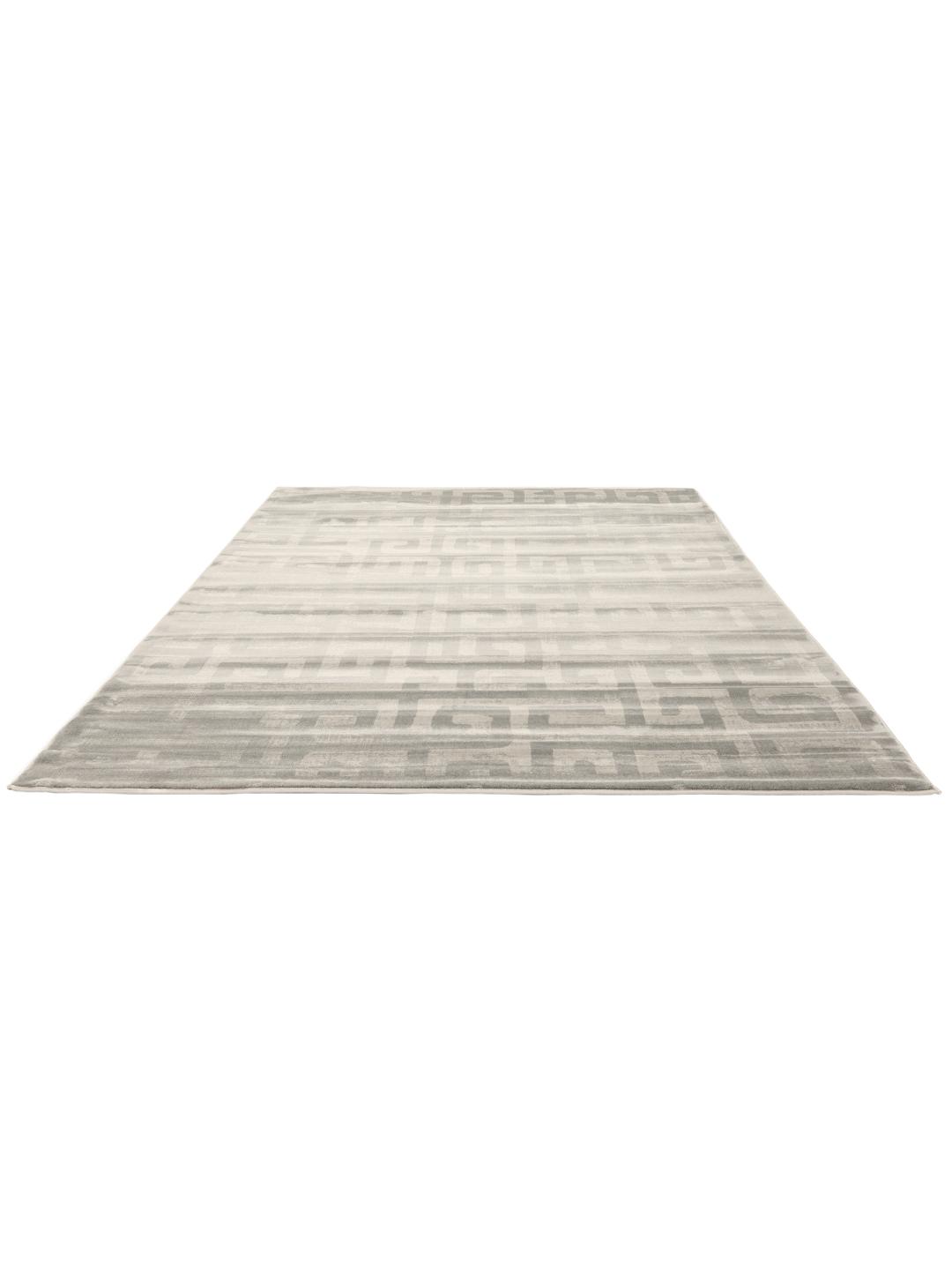 Tapis gris clair avec un motif géométrique