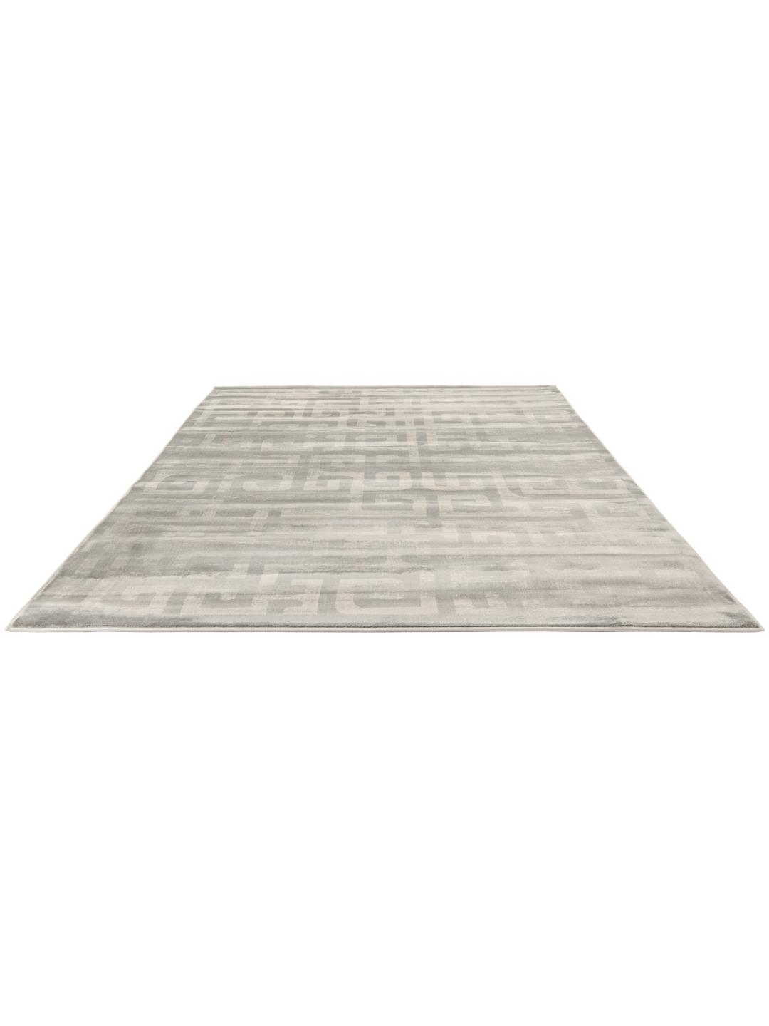 Tapis gris clair avec un motif géométrique