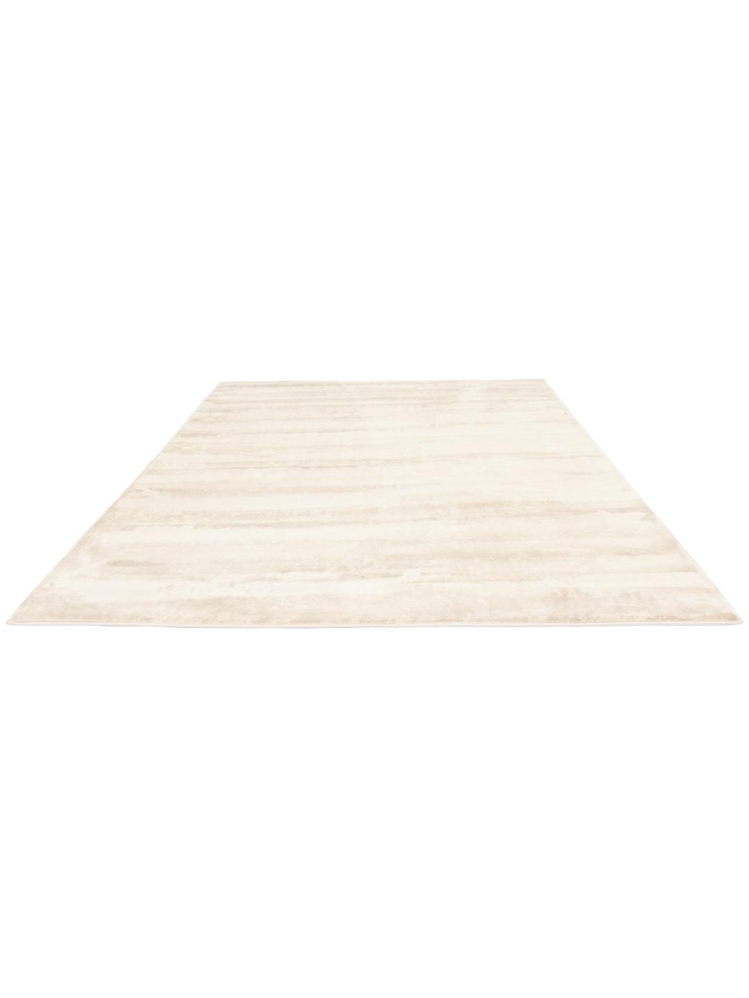 Beige tæppe med et diskret slidt mønster