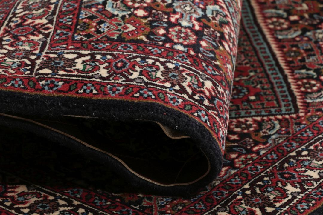 Handgeknoopt Bidjar-tapijt uit het Midden-Oosten in donkerrode en crèmekleurige tinten