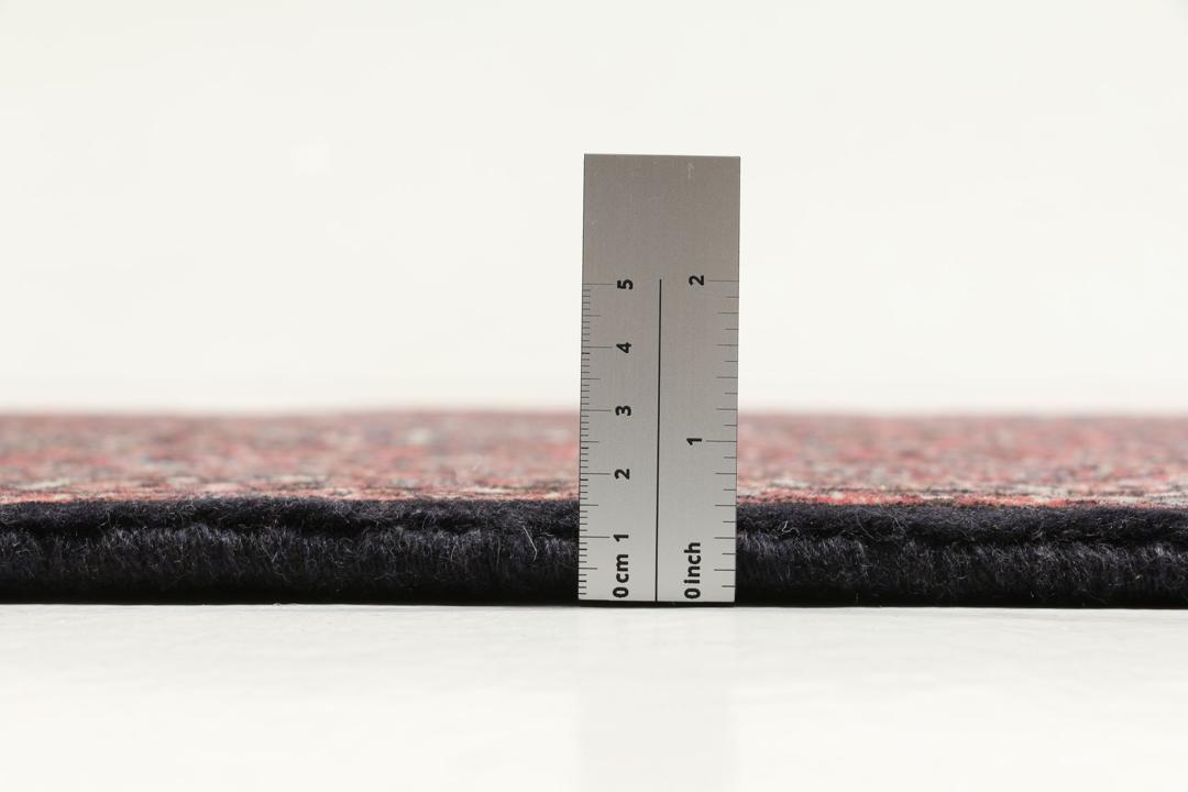 Handgeknoopt Bidjar-tapijt uit het Midden-Oosten in donkerrode en crèmekleurige tinten