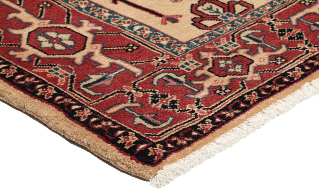 Handgeknoopt Heriz-tapijt uit het Midden-Oosten in rode en beige tinten