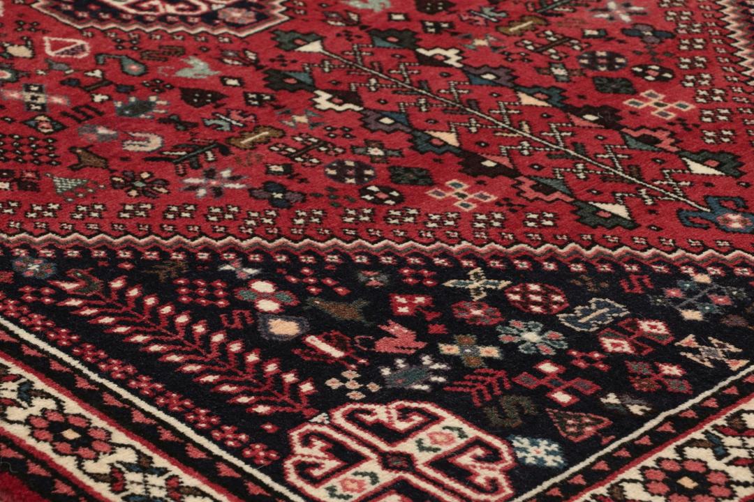 Håndknyttet Abadeh-tæppe med traditionelle geometriske mønstre i rød og sort