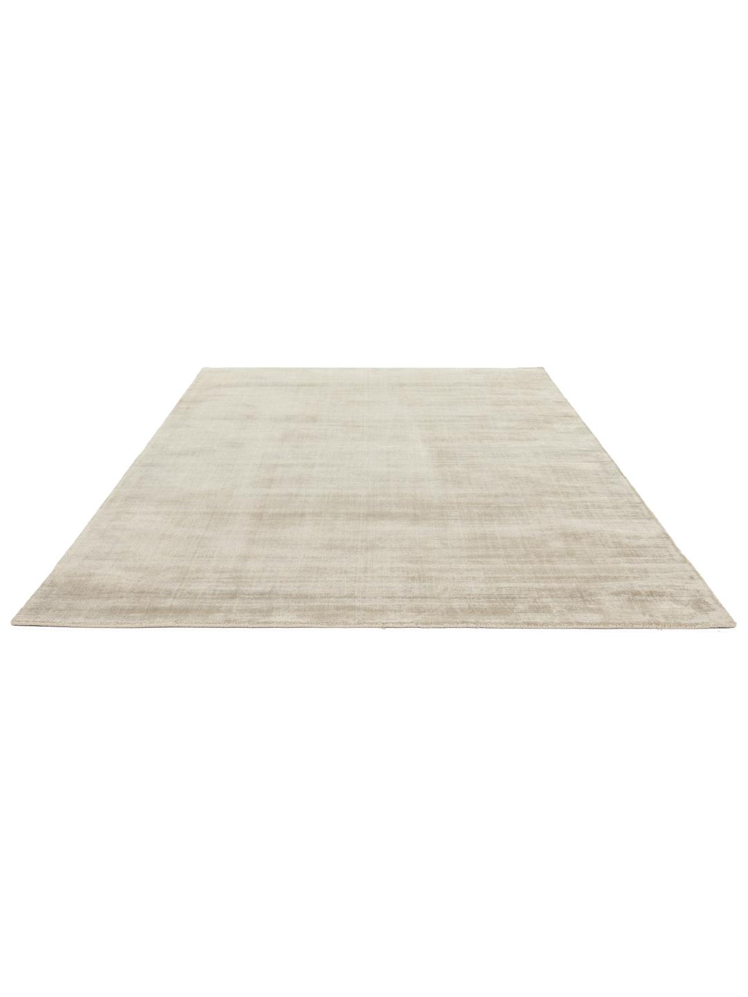 Beige tæppe med en blød luvtekstur