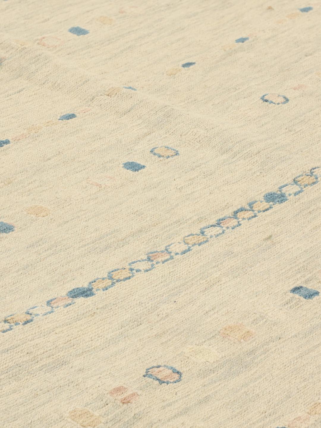 Handgeweven Afghaans Kelim-tapijt met blauwe geometrische patronen op een beige achtergrond