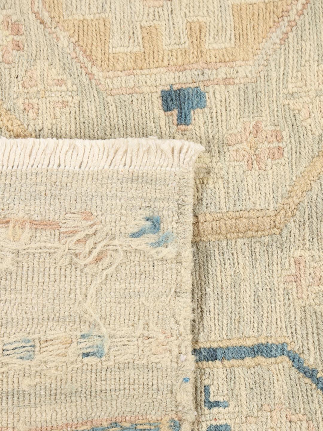 Handgeweven Afghaans Kelim-tapijt met blauwe geometrische patronen op een beige achtergrond