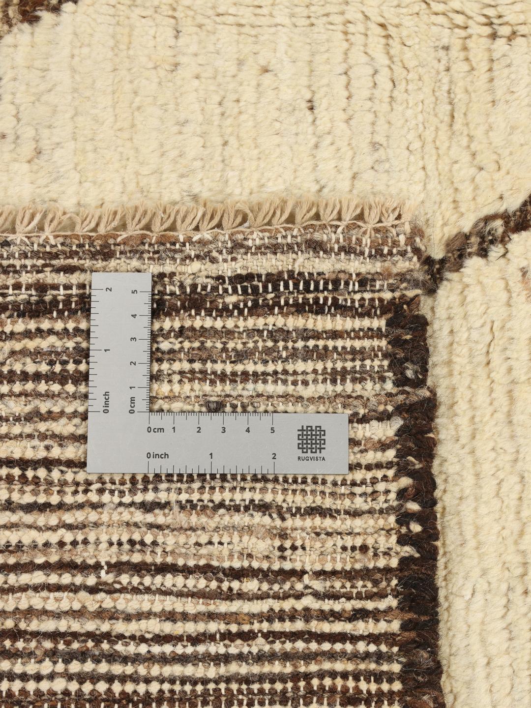 Håndknyttet afghansk tæppe med beige uld og mørke geometriske diamantmønstre