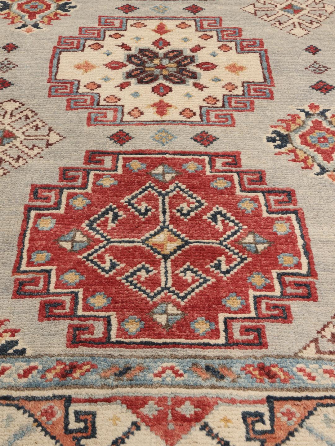 
    Kazak Fine - Beige / Marrón - 82 x 118 cm
  