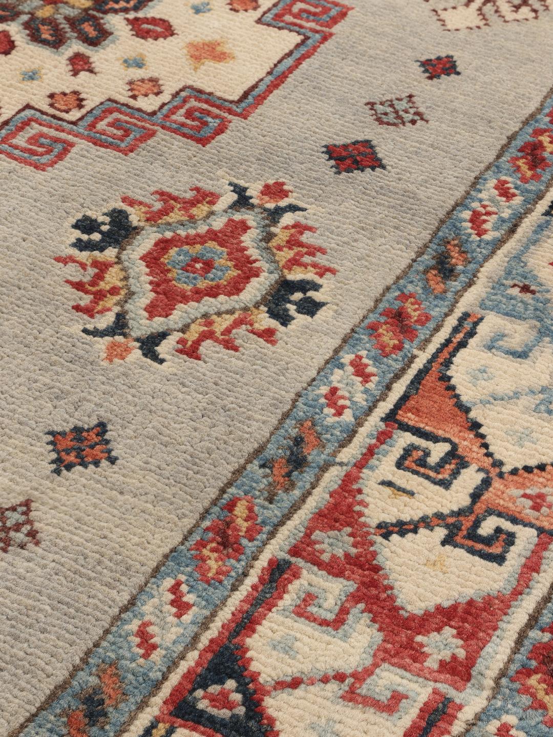 
    Kazak Fine - Beige / Marrón - 82 x 118 cm
  
