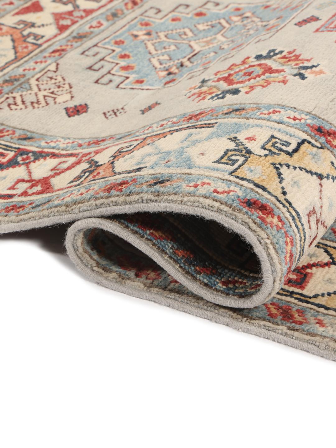 
    Kazak Fine - Beige / Marrón - 82 x 118 cm
  