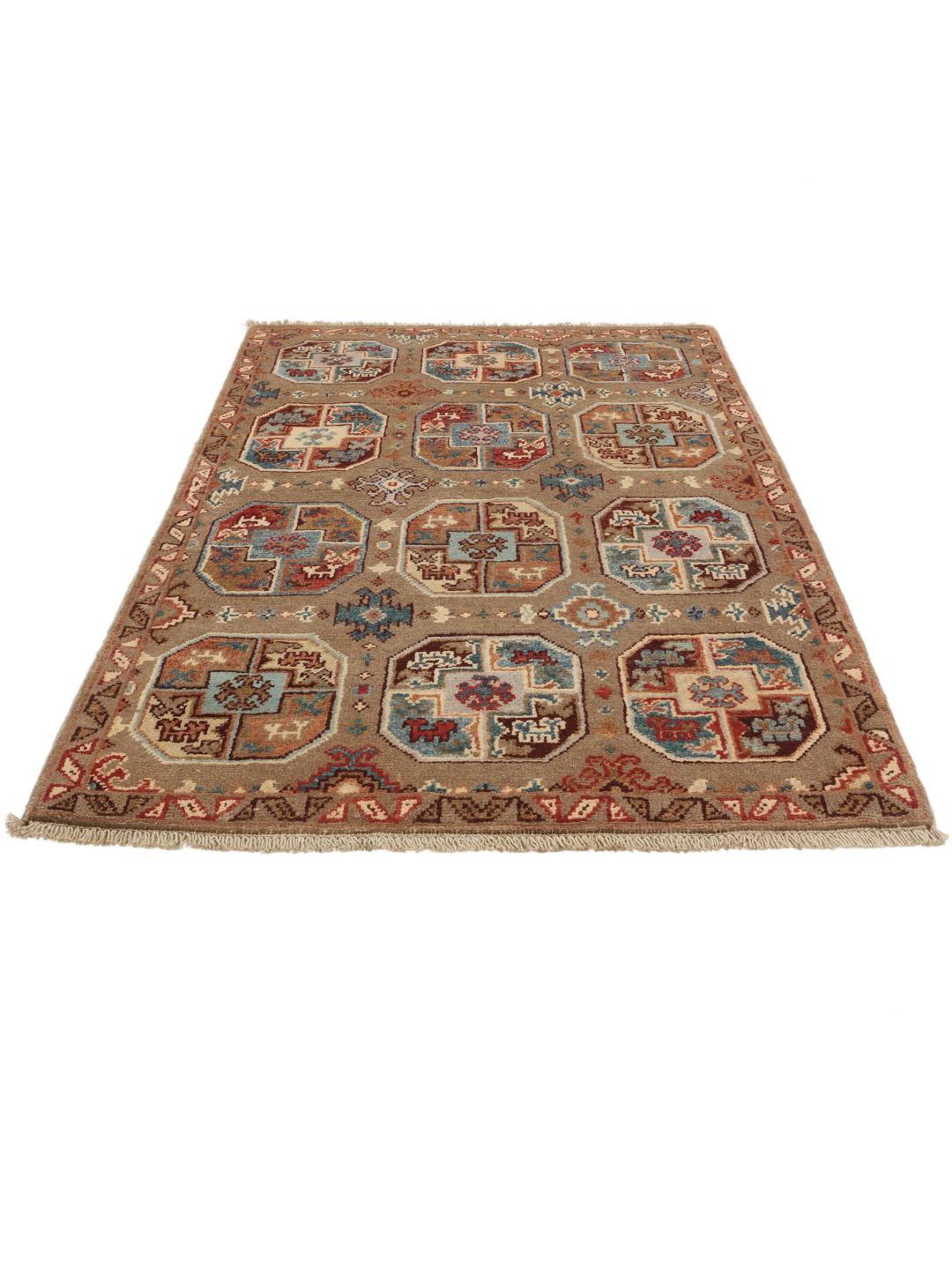 Handgeknoopt Afghaans Kazak-tapijt met geometrische motieven in beige, blauwe en rode tinten.