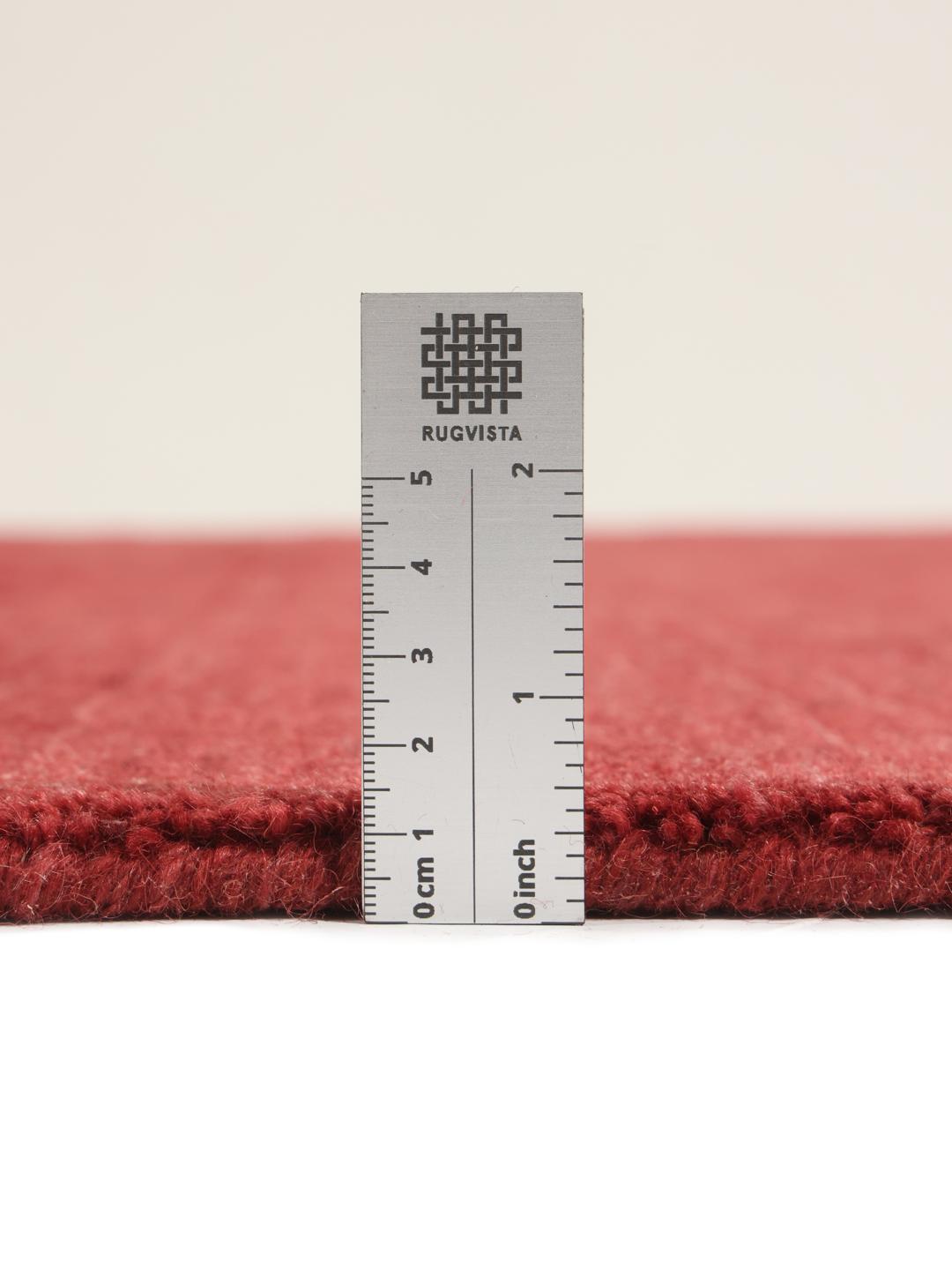 Tapis tissé à la main rouge foncé avec des franges courtes