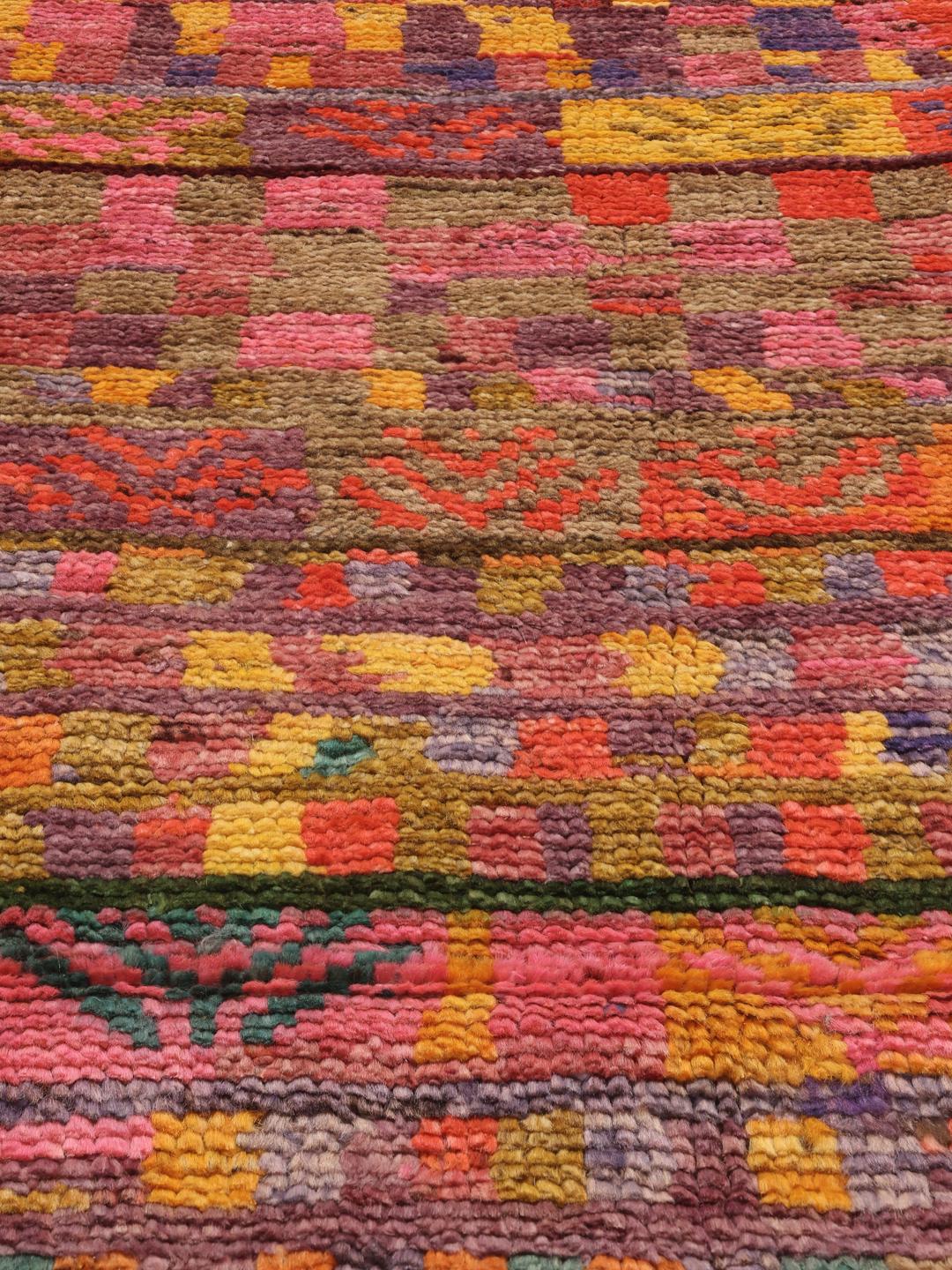 Handgeknoopt Afghaans Berber tapijt met een levendig veelkleurig geometrisch patroon