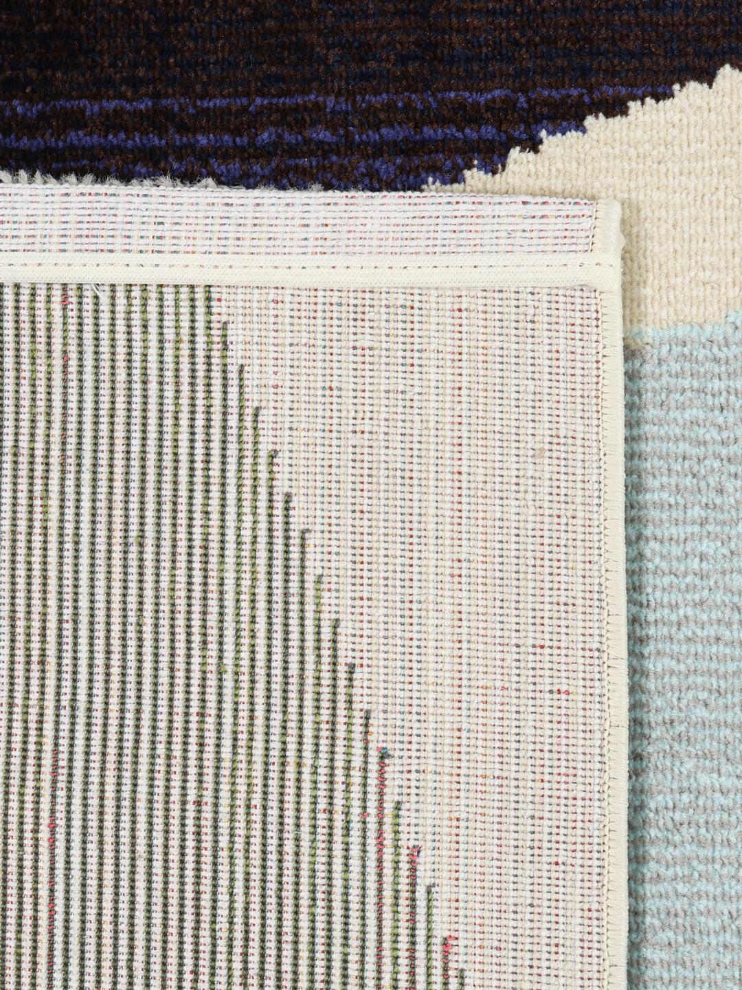 Multicolor tapijt met een geometrisch patroon