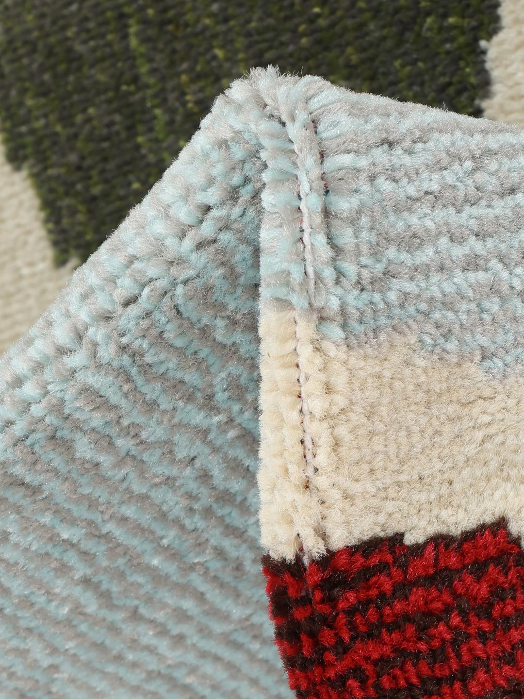 Multicolor tapijt met een geometrisch patroon