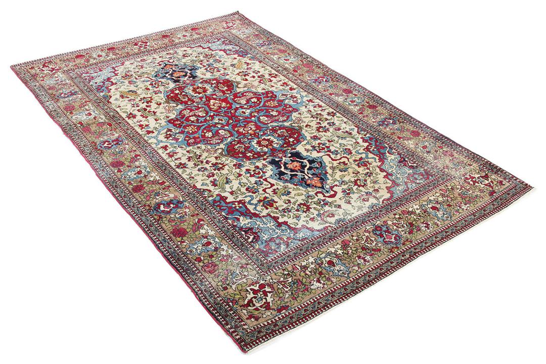 Antiek Isfahan-tapijt uit het Midden-Oosten in veelkleurig met bloemmotieven