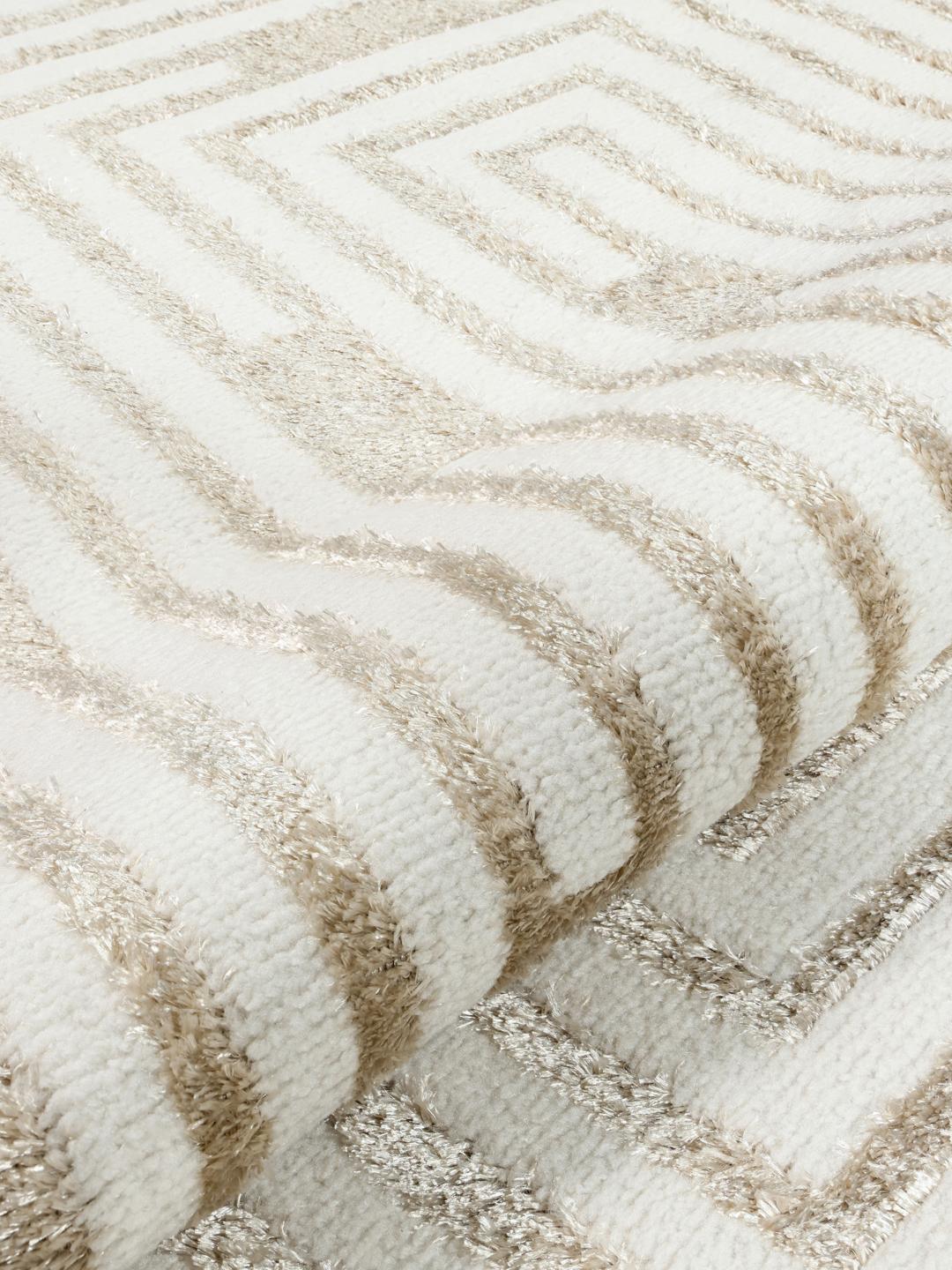 
    Miles - White / Light beige - 200 x 300 cm
  