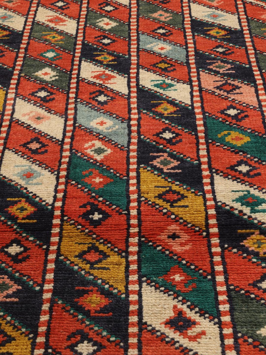 Covor Kazak înnodat manual din Afganistan cu un design geometric multicolor