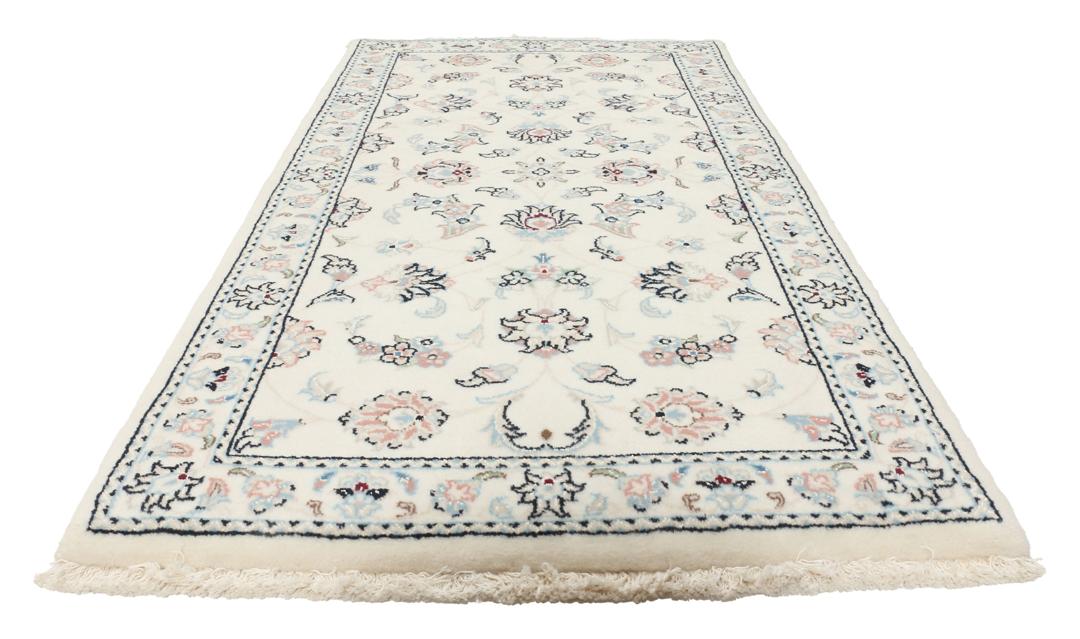 Handgeknoopt Nain 9La tapijt met complexe bloempatronen in beige en zachte blauwtinten