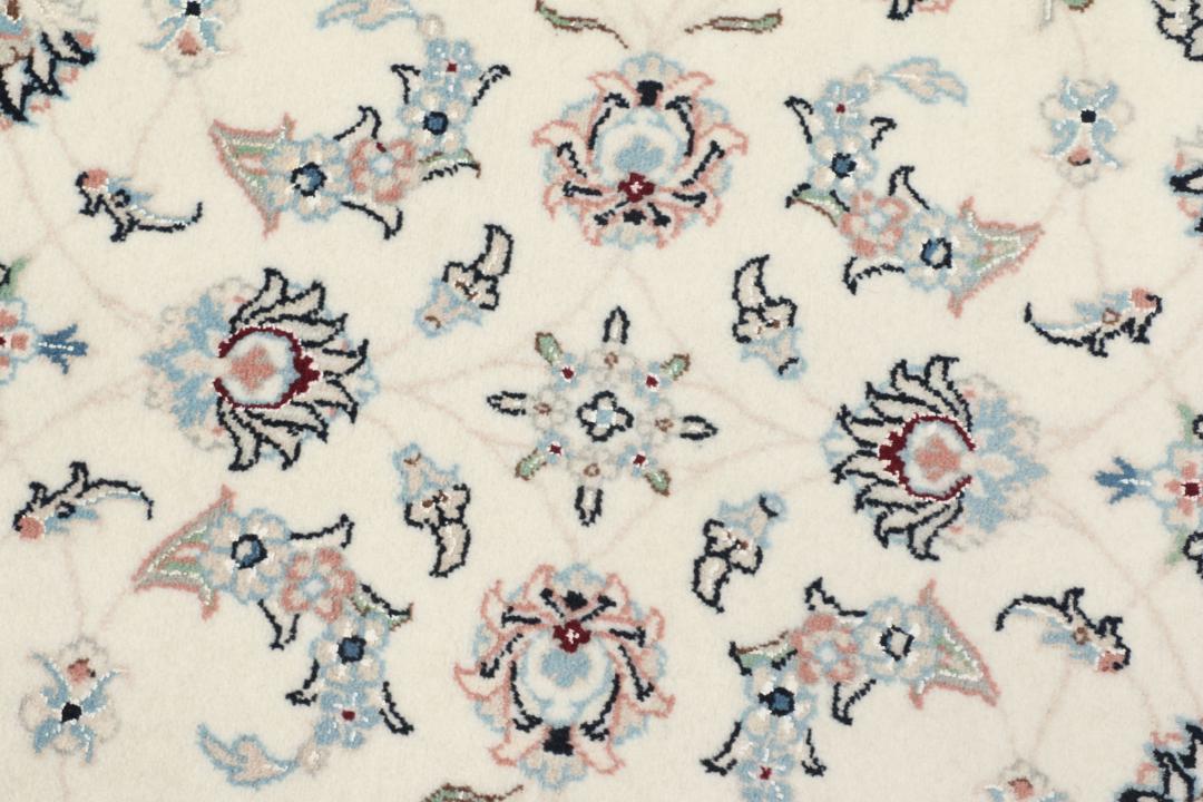 Handgeknoopt Nain 9La tapijt met complexe bloempatronen in beige en zachte blauwtinten