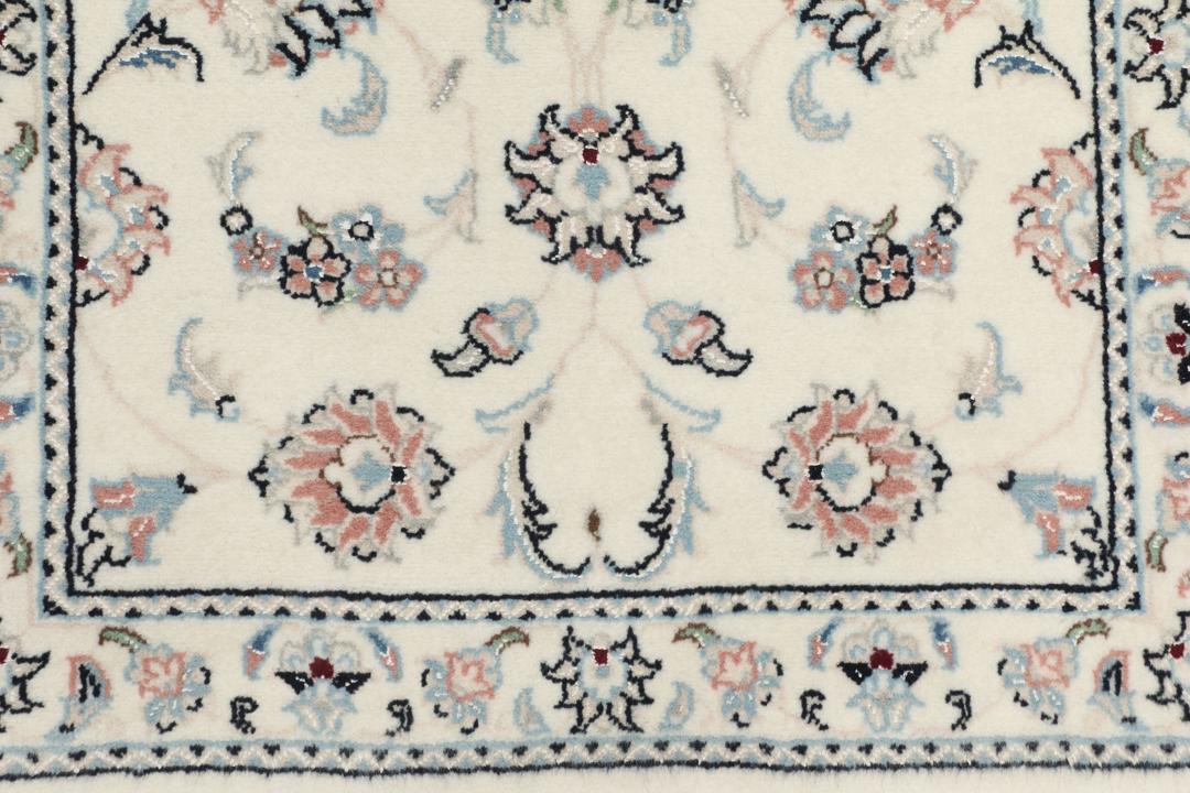 Handgeknoopt Nain 9La tapijt met complexe bloempatronen in beige en zachte blauwtinten
