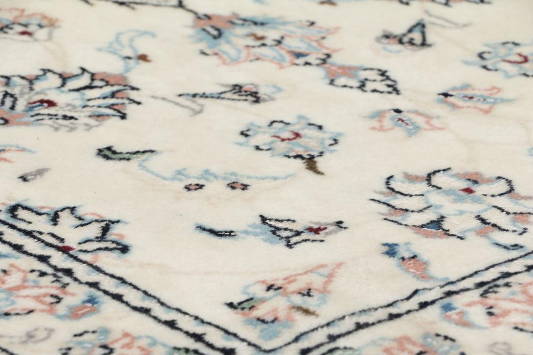 Handgeknoopt Nain 9La-tapijt uit het Midden-Oosten in beige