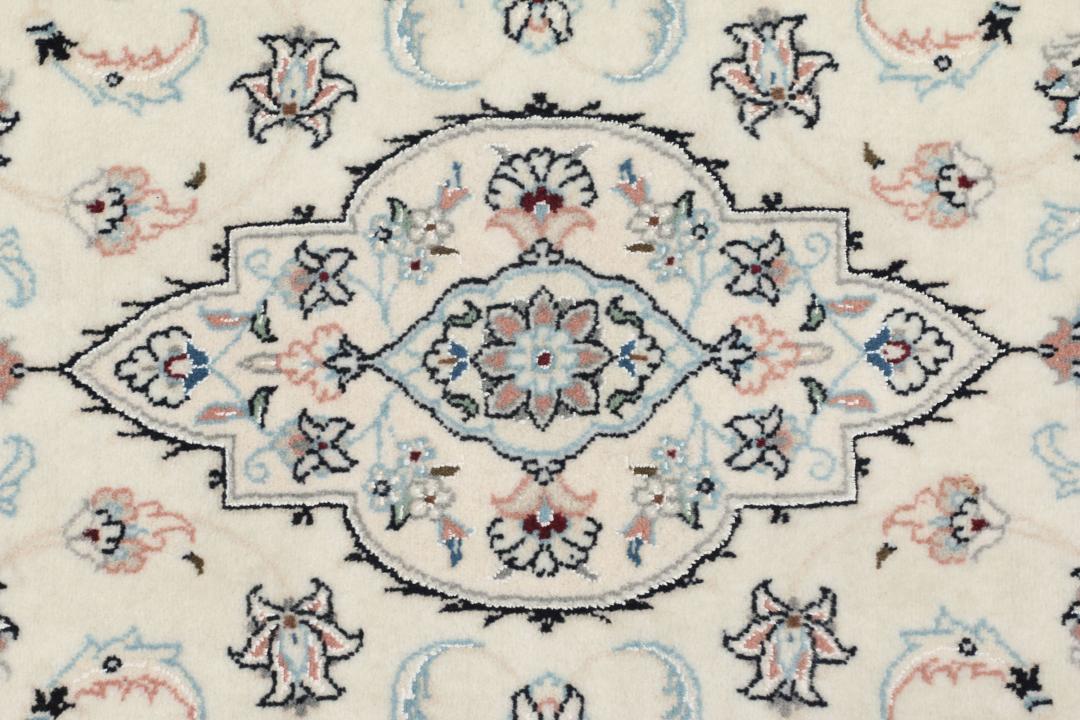 Handgeknoopt Nain 9La-tapijt uit het Midden-Oosten in beige