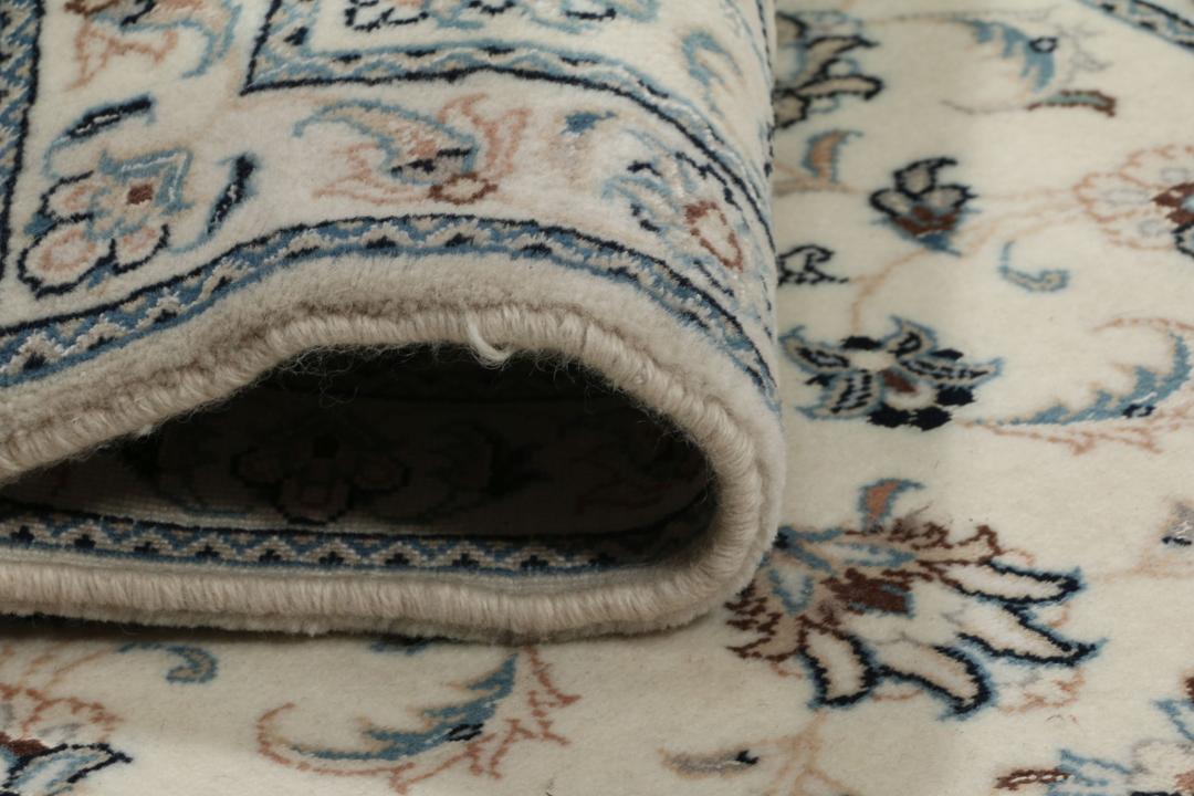Met de hand geknoopt Nain 9La tapijt uit het Midden-Oosten in beige met bloemmotieven.