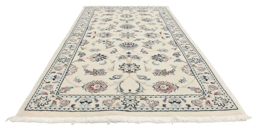 Handgeknoopt Nain 9La-tapijt met bloemmotieven in beige uit het Midden-Oosten