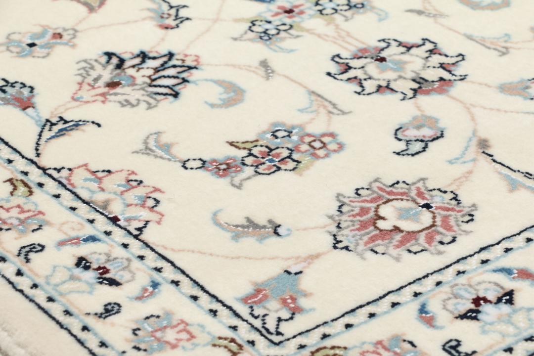 Handgeknoopt Nain 9La-tapijt met bloemmotieven in beige uit het Midden-Oosten