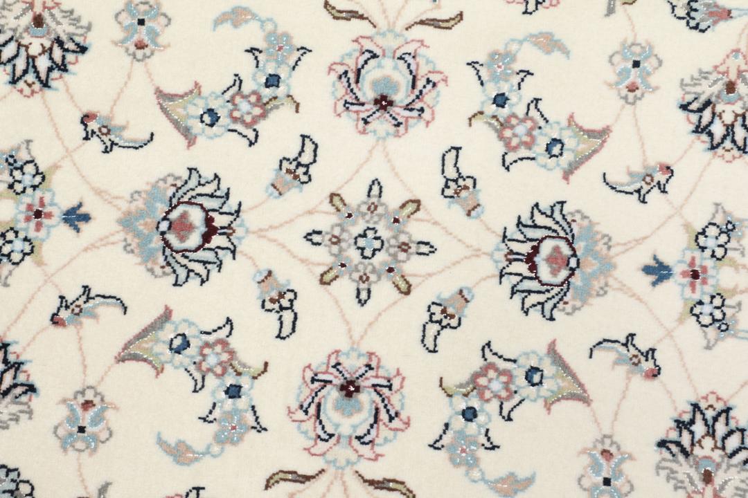 Handgeknoopt Nain 9La-tapijt met bloemmotieven in beige uit het Midden-Oosten