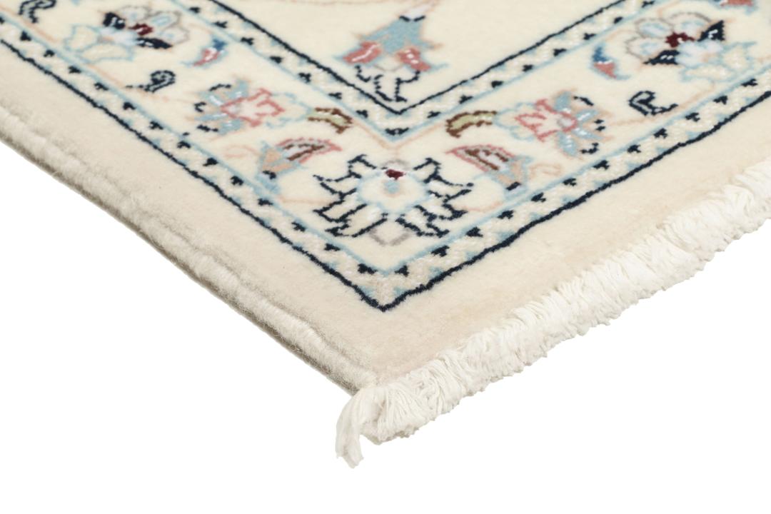 Handgeknoopt Nain 9La-tapijt met bloemmotieven in beige uit het Midden-Oosten
