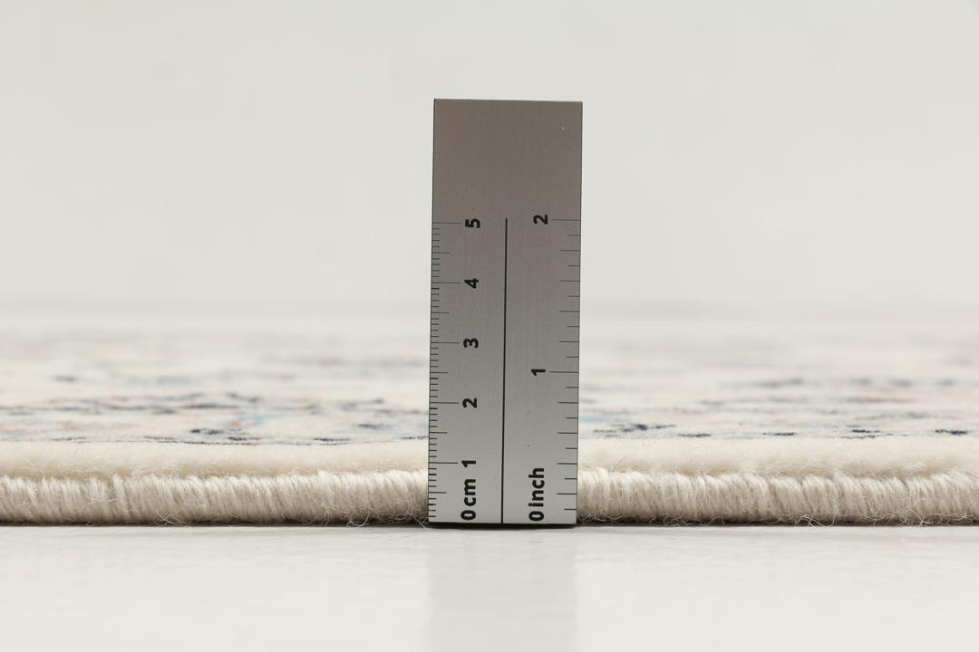 Handgeknoopt Nain 9La tapijt met delicate bloemmotieven op een beige achtergrond