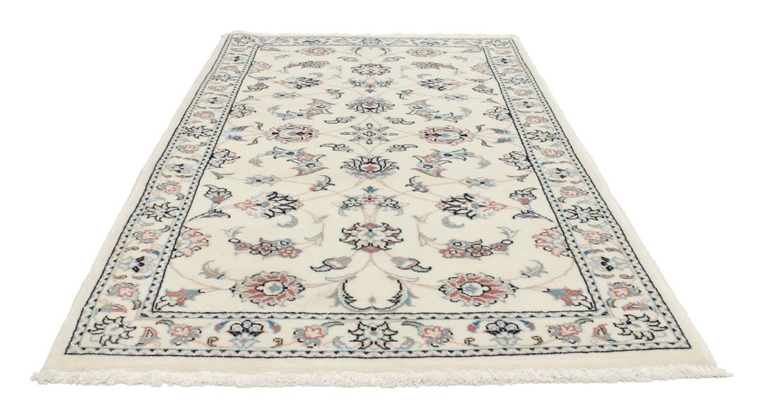 Handgemaakt Nain 9La tapijt met bloemmotief op een beige achtergrond
